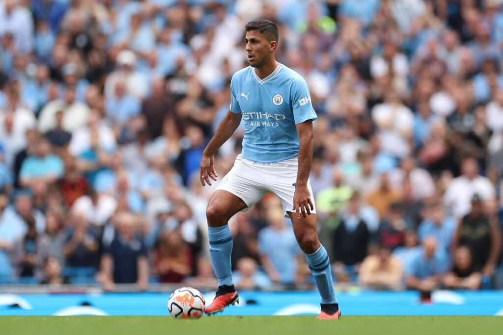 Rodri playing for Manchester City.