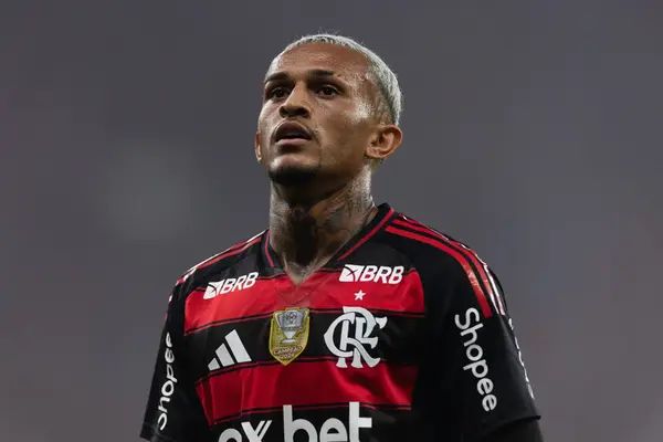 City Told They Could Face Fight With “Arsenal, Chelsea, Liverpool And Barcelona” For £34M Walker Replacement