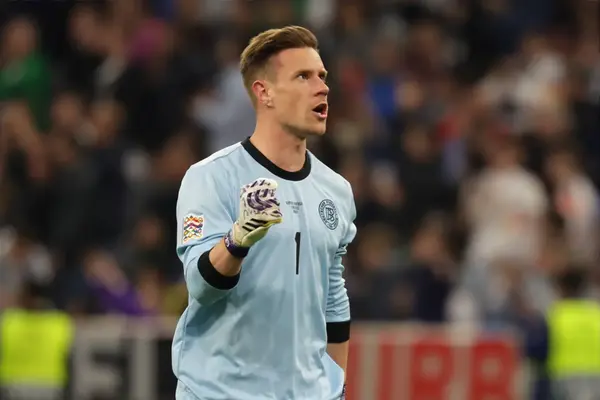 Man City Are ‘Now Showing Interest’ In Chelsea And Man United Target As Battle For “Extraordinary” Player Heats Up