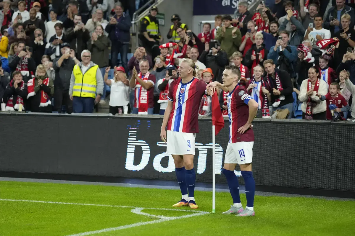 Martin Odegaard Lavishes Praise On Man City Ace Who Is A Dream To Play Martin Odegaard Lavishes Praise On Man City Ace Who Is A Dream To Play