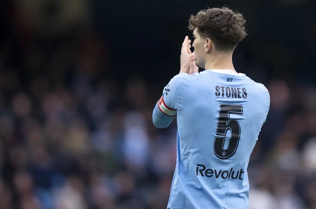 “A Good Idea” – Gallas Tips Man City Star To Join Chelsea On Free Transfer This Summer