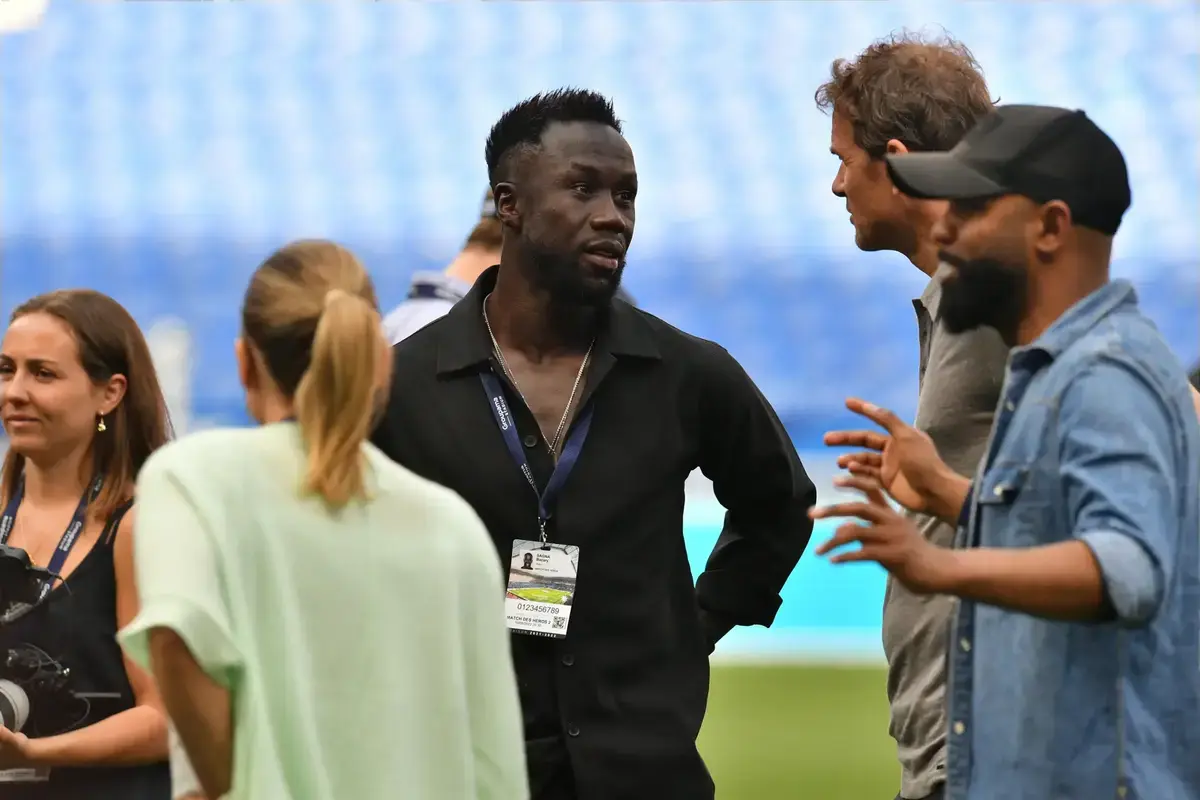 Bacary Sagna Names The “Perfect Man” To Replace Pep Guardiola At Man City Bacary Sagna Names The “Perfect Man” To Replace Pep Guardiola At Man City