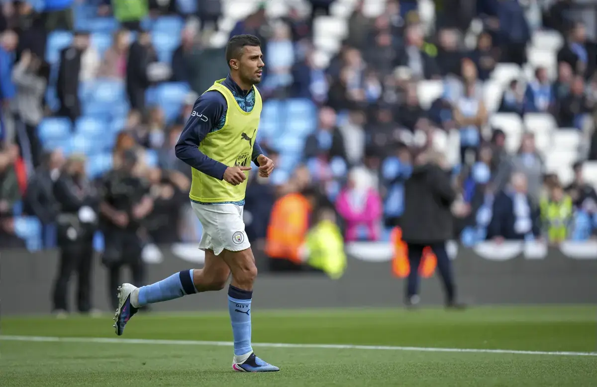 Phil Foden signs new four-year deal as Man City title hopes fade after Everton draw — image 3